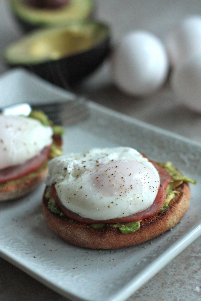 Avocado Eggs Benedict and How To Poach an Egg - www.countrycleaver.com