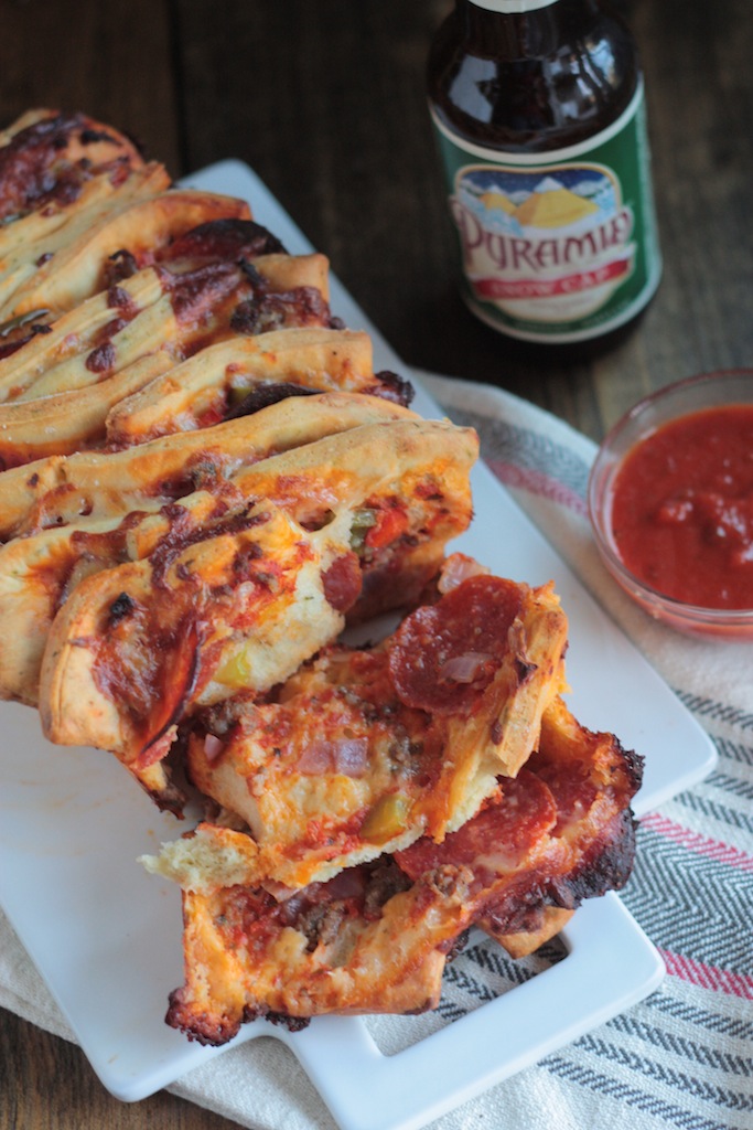 Supreme Pizza Pull Apart Bread - www.countrycleaver.com