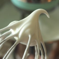 How to Whip Egg Whites - This is so handy for holiday meringues and MORE - www.countrycleaver.com