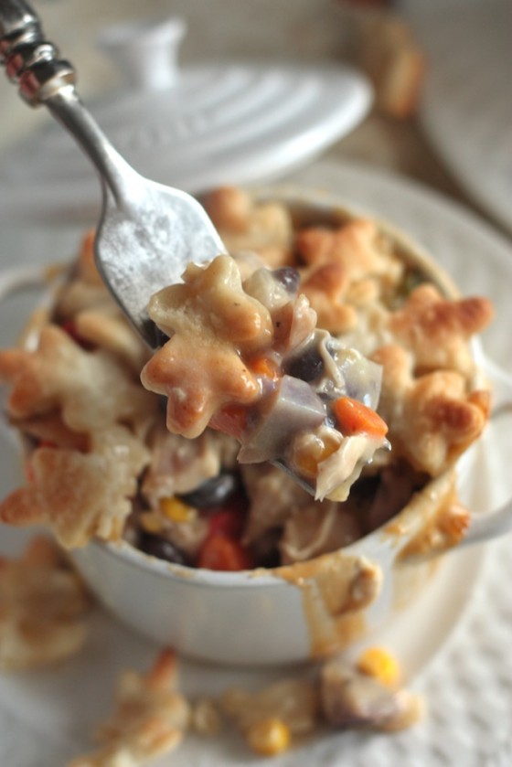 Mini Southwest Chicken Pot Pies - Perfect for left over chicken or turkey! And who doesn't love pot pie!