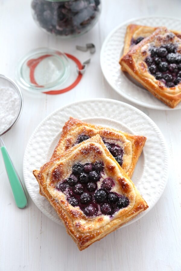 20 Minute Blueberry Cream Cheese Danishes - www.countrycleaver.com These are so simple for breakfast or a weekend brunch! Toast them in your toaster for a quick meal!
