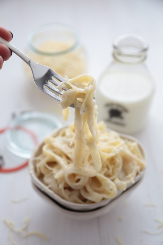 Lightened Up Three Cheese Fettuccine Alfredo - www.countrycleaver.com Click and see what makes it skinny!