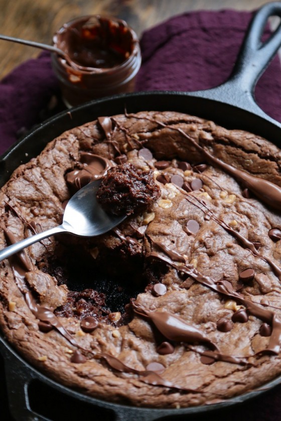 Double Chocolate Nutella Toffee Skillet Brownie - www.countrycleaver.com