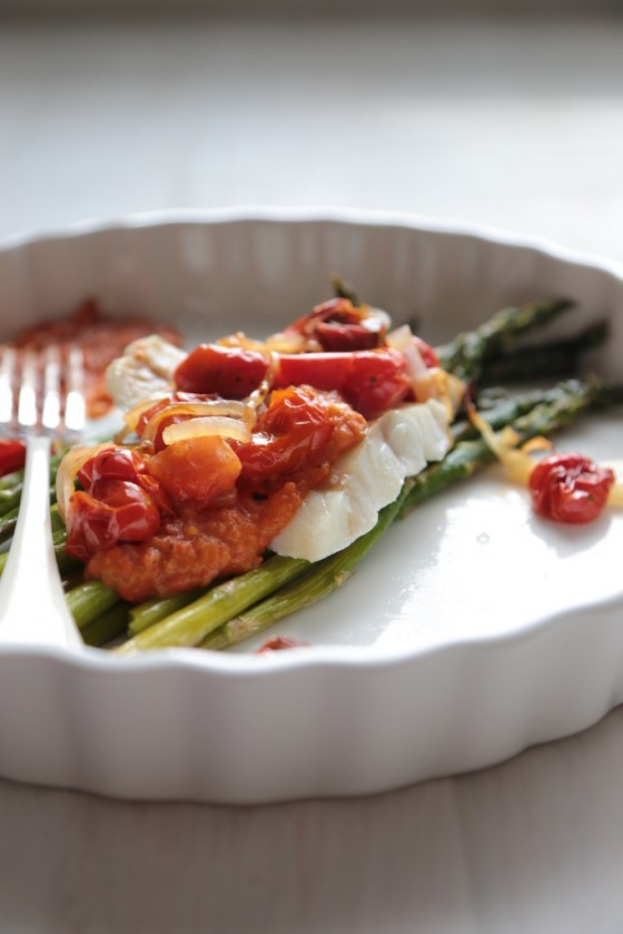 30 Minute Roast Asparagus and Cod with Rustic Tomato Sauce #Recipe - www.countrycleaver.com