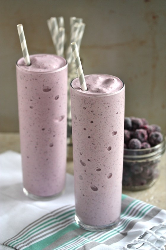 Easy Blueberry Protein Smoothie - The best, freshest and easiest way to start your day! - www.countrycleaver.com