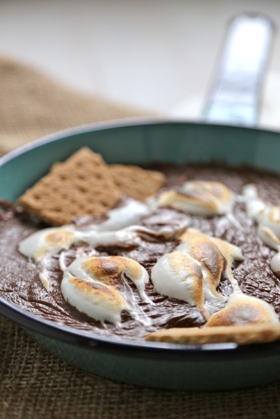 S'mores Skillet Chocolate Dip - www.countrycleaver.com Try this easy, three ingredient s'mores skillet treat when you can't get to a campfire to get your s'mores fix! #smores #chocolate #marshmallow #skillet