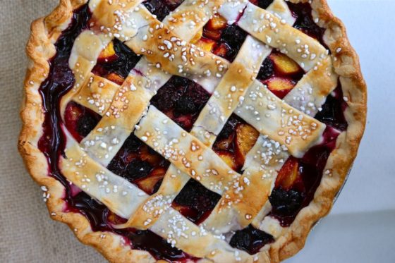 Classic Blackberry Nectarine - www.countrycleaver.com The best seasonal pie you will ever have with fresh blackberries and nectarines #pie