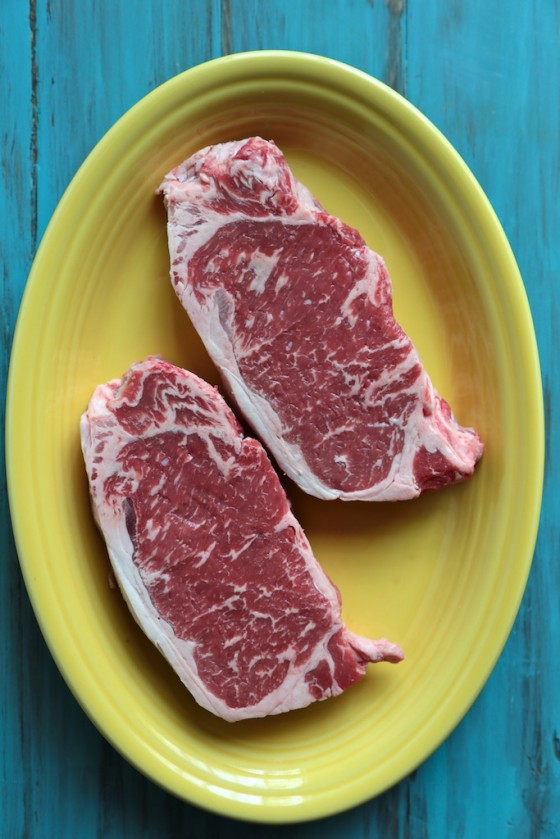 How to Choose the Best Beef for Football Tailgaiting - www.countrycleaver.com #howto #grill
