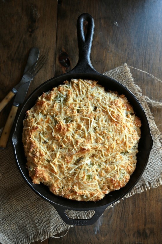 Cheesy Green Chile Skillet Beer Bread - www.countrycleaver.com