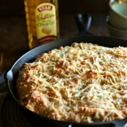 Cheesy Green Chile Skillet Beer Bread - www.countrycleaver.com