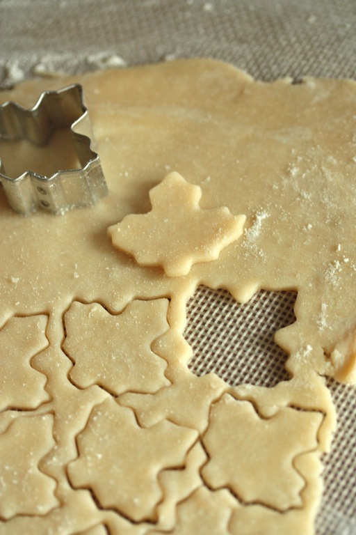 How to Make Pie Crust - In a Food Processor - www.countrycleaver.com