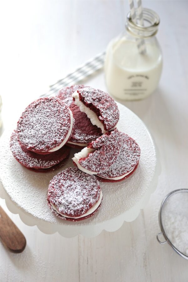 Peppermint Red Velvet Oreos - Perfect for Christmas or all year 'round! :: www.countrycleaver.com