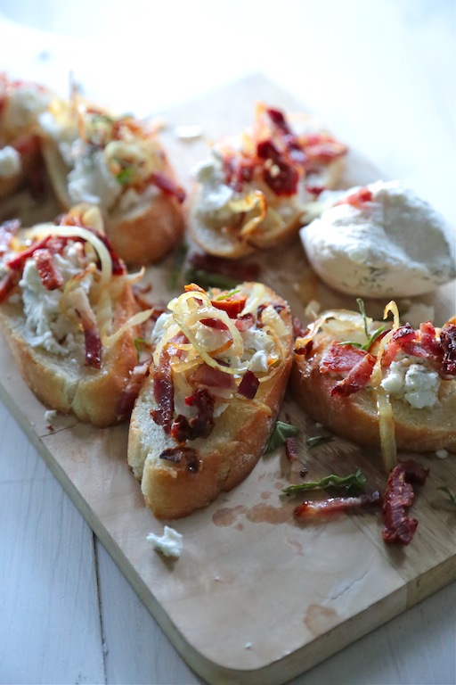 Easy Goat Cheese Crostini with Herbs - www.countrycleaver.com