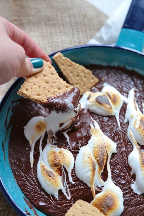 Simple S'mores Skillet Dip - www.countrycleaver.com