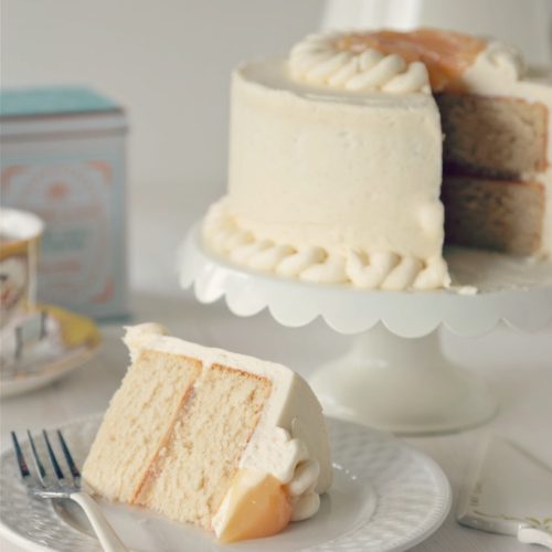 Earl Grey Cake with Vanilla Bean Buttercream - www.countrycleaver.com