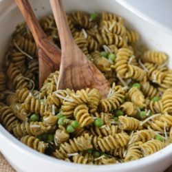 {Spring Pea Pesto Pasta Salad} Quick, easy and perfect for a light and healthy lunch or picnic - www.countrycleaver.com