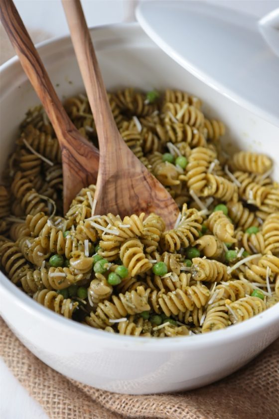 {Spring Pea Pesto Pasta Salad} Quick, easy and perfect for a light and healthy lunch or picnic - www.countrycleaver.com 