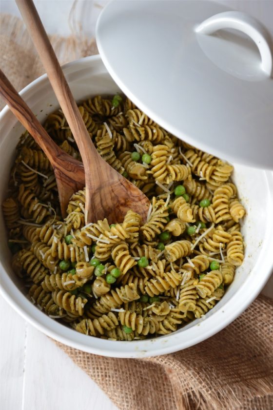 {Spring Pea Pesto Pasta Salad} Quick, easy and perfect for a light and healthy lunch or picnic - www.countrycleaver.com 