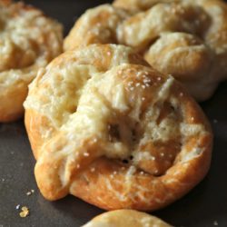 Roasted Green Chile White Cheddar Soft Pretzels - www.countrycleaver.com You never knew making bread could be this EASY!
