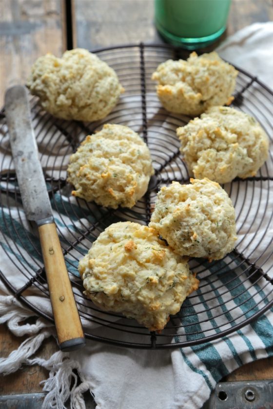 Easy Herb Drop Biscuits - Fluffy, and oh so perfect for chilly soup weather!! - www.countrycleaver.com