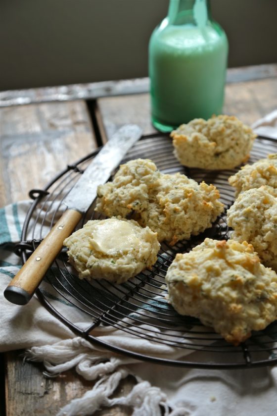 Easy Herb Drop Biscuits - Fluffy, and oh so perfect for chilly soup weather!! - www.countrycleaver.com