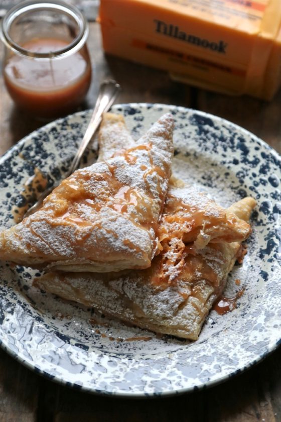 Salted Caramel Apple Cheddar Hand Pies - www.countrycleaver.com Make this with puff pastry for a super quick treat!! ONLY 30 minutes!!