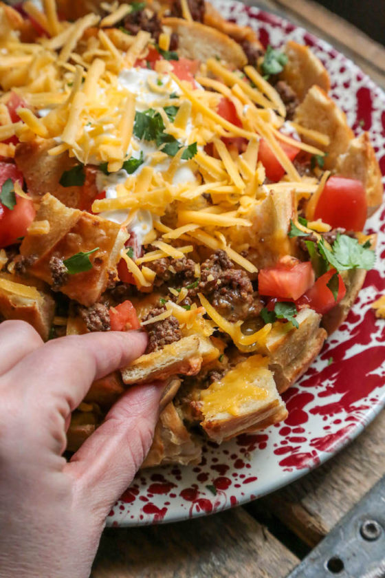 I'm so hungry now!! :: Easy Taco Pull Apart Bread - www.countrycleaver.com
