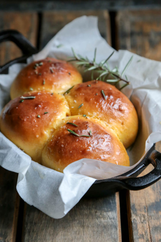 Rosemary Sea Salt Sweet Potato Rolls - OMG THEY ARE SO FLUFFY!! - www.countrycleaver.com