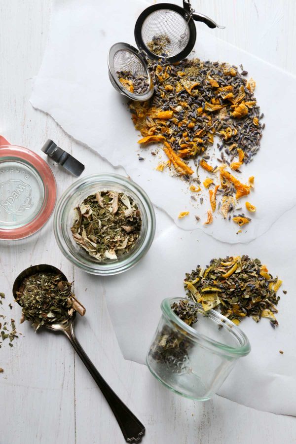 DIY Tea Blends - Five herbs, flowers and fruits that make infinite  new blends! 