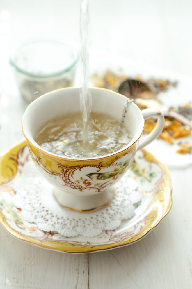 DIY Tea Blends - Five herbs, flowers and fruits that make infinite  new blends! 