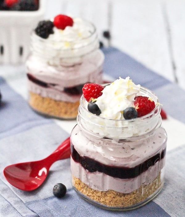 No Bake Lemon Berry Cheesecakes in a Jar + 25 other Epic Desserts in Jars