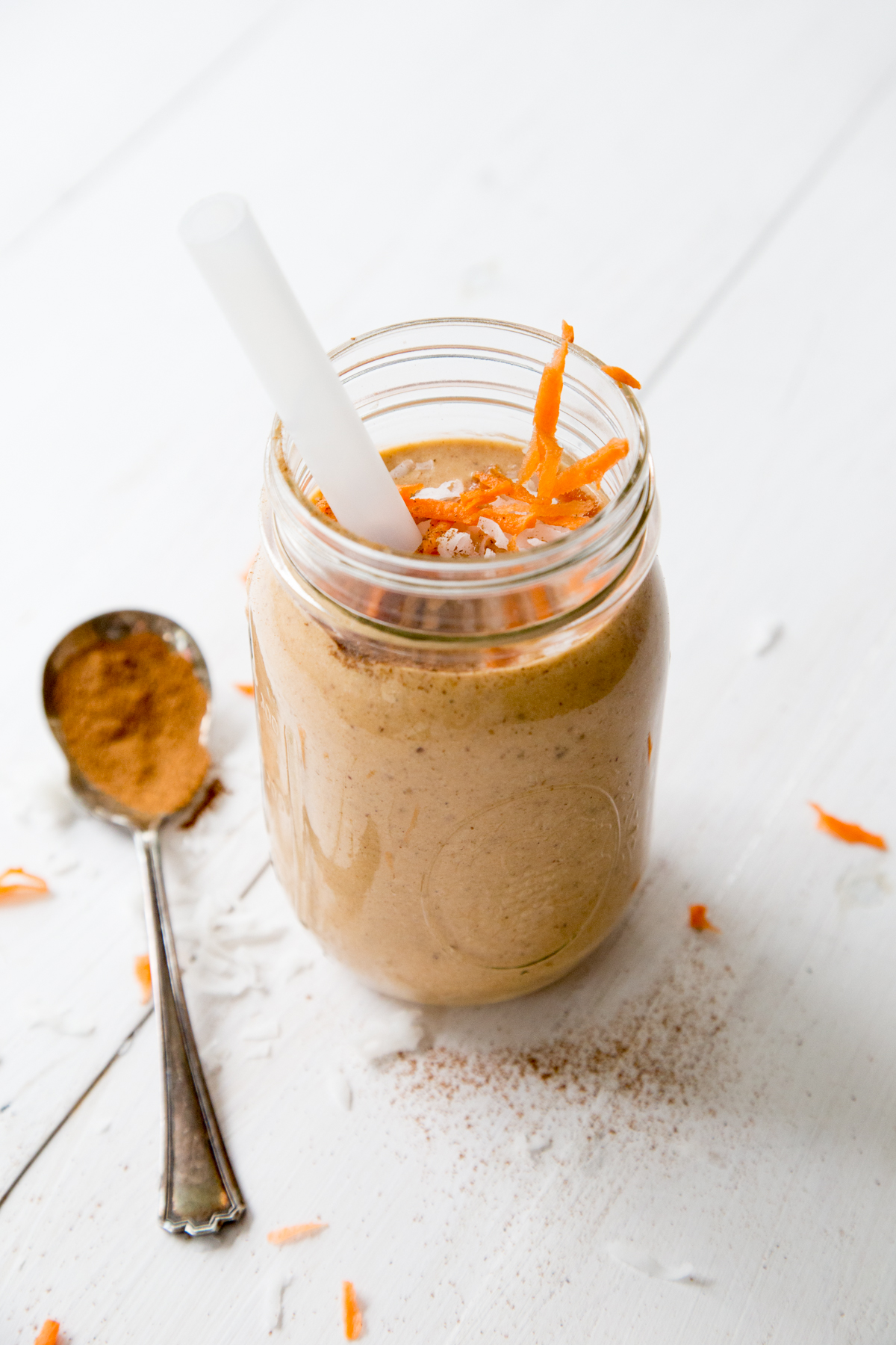Make these carrot cake smoothie packs with fresh carrots, coconut, cinnamon, and dates to get the most out of your busy morning!